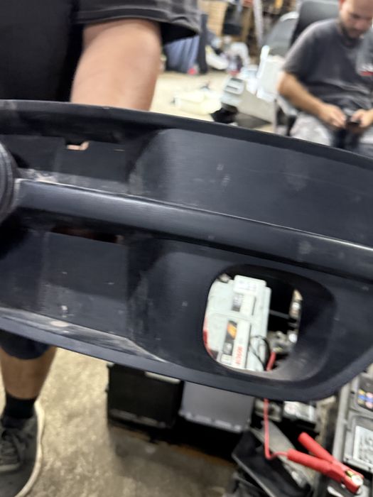 Предна решетка с отвор за дистроник броня Audi Q5 оригинал 8r0807682d