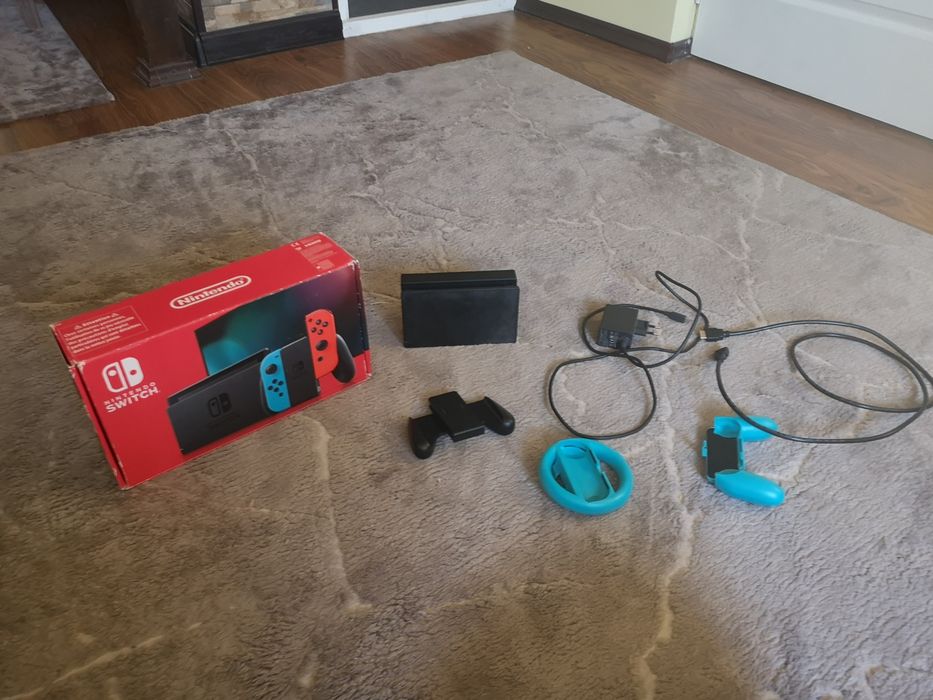 Accesorii Originale Nintendo Switch (Dock, Încărcător, Grip) + Cutie