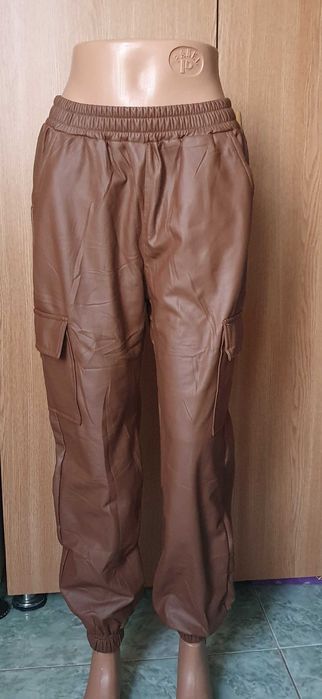 Pantaloni piele comozi