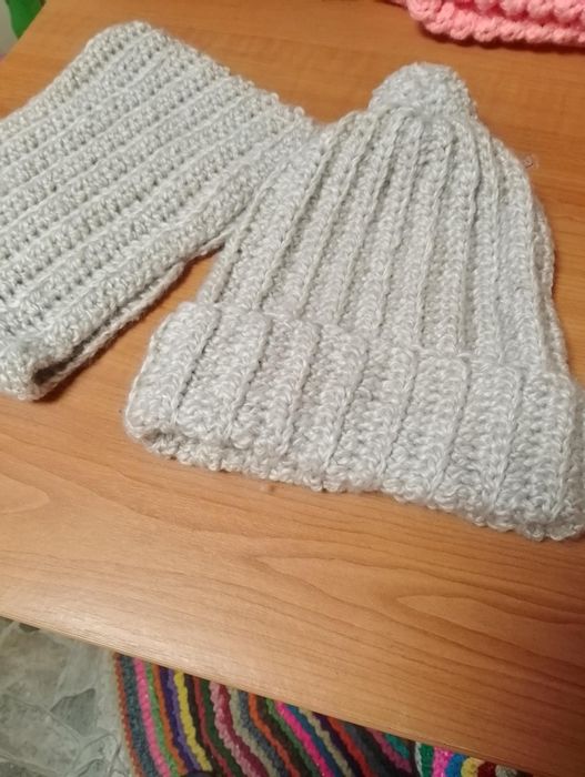 Шапка с шал ,зимна ръчна изработка