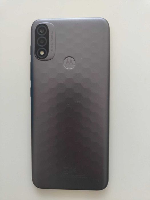 Андроид телефон Motorola Moto e20