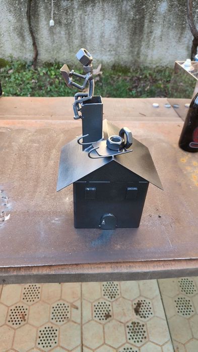 Vand obiecte făcute din metal