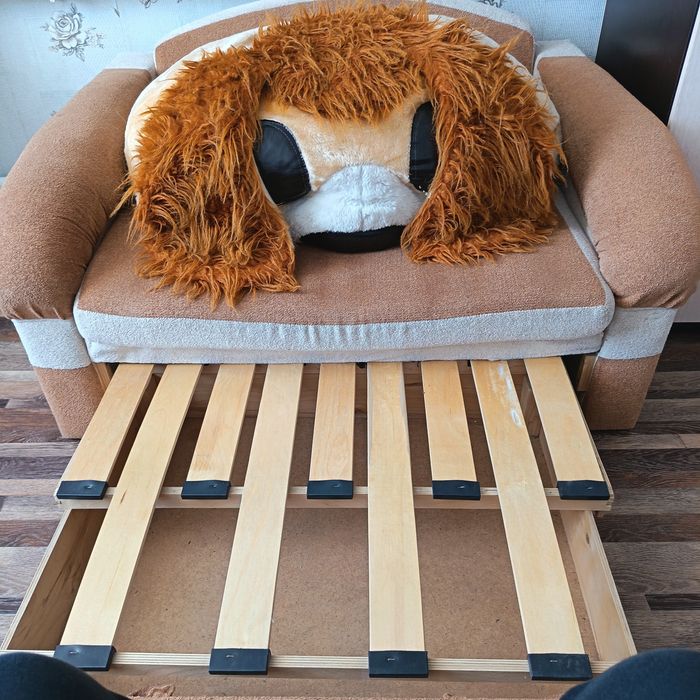 Срочно!Продаётся диванчик подростковый.