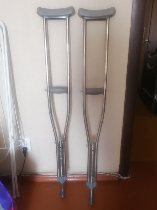 Костыли новые подмышечные