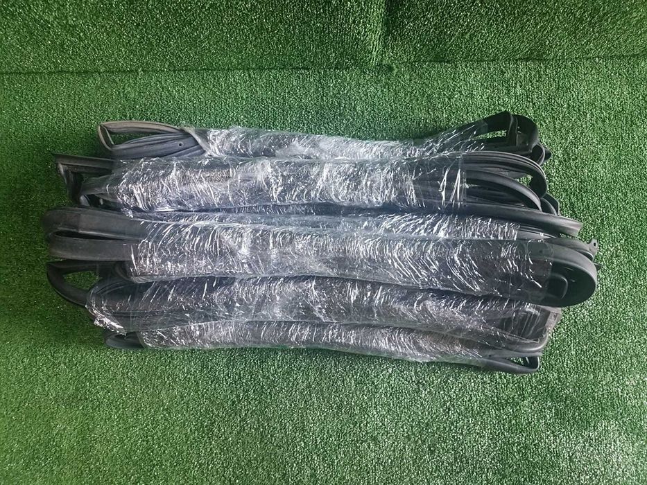 Уплотнитель дверей от Toyota Camry 30 35