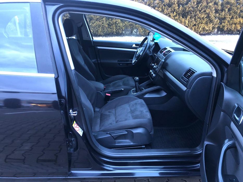 VW Jetta an 2010 motor 1.6tdi 105cp climatic navigatie parktronic incalzire scaune