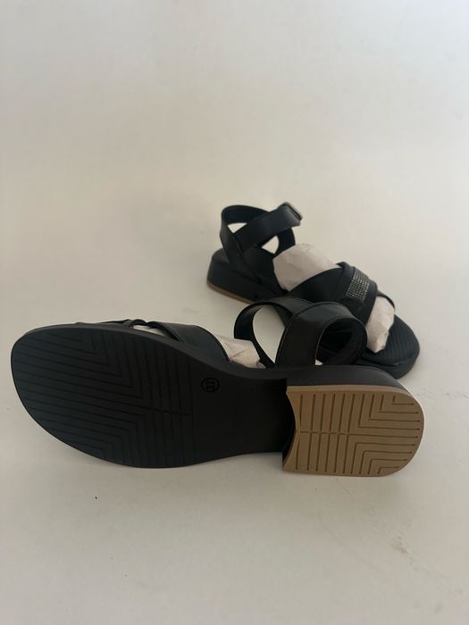 Sandale noi  comode si elegante