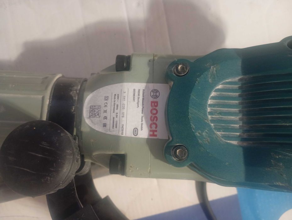 Къртачи Bosch GSH16-30 и Dewalt