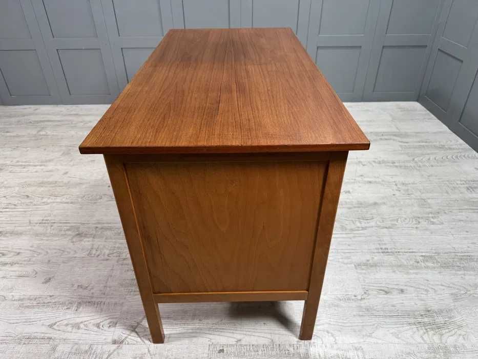 Винтидж, скандинавско бюро К059-Д