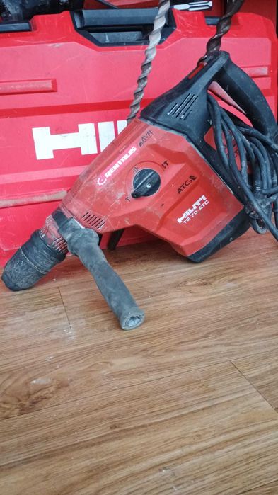 Inchiriem pickhammer HILTI TE1000/TE2000