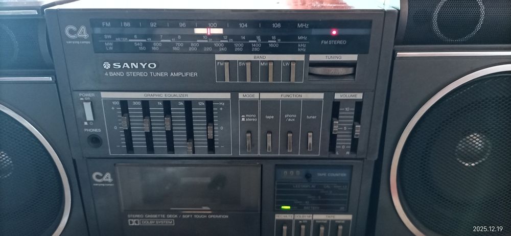 Страхотен касетофон саньо отделящи се колони