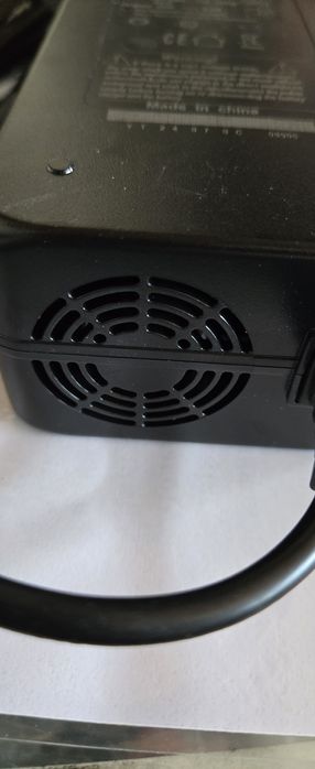 Зарядно за електрическа тротинетка 36V li-ion батерия с вентилатор