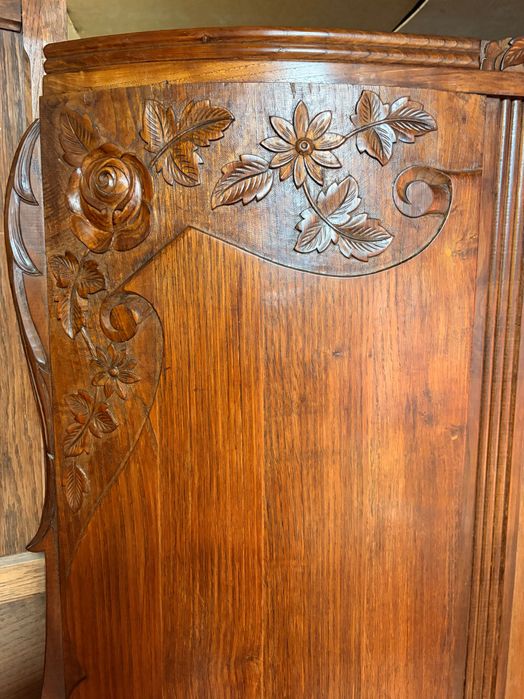 Старинен дъбов гардероб