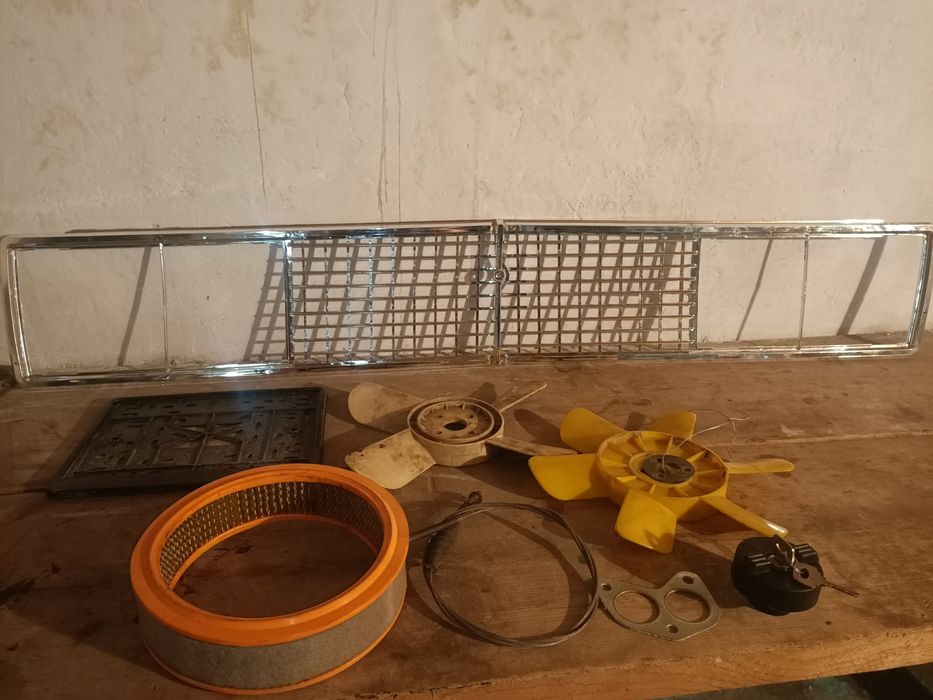 Отдам за три плитки шоколада)!