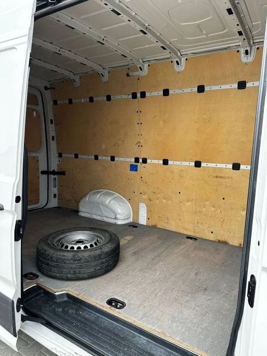 Inchiriere duba fara sofer vw crafter 450lei/zi