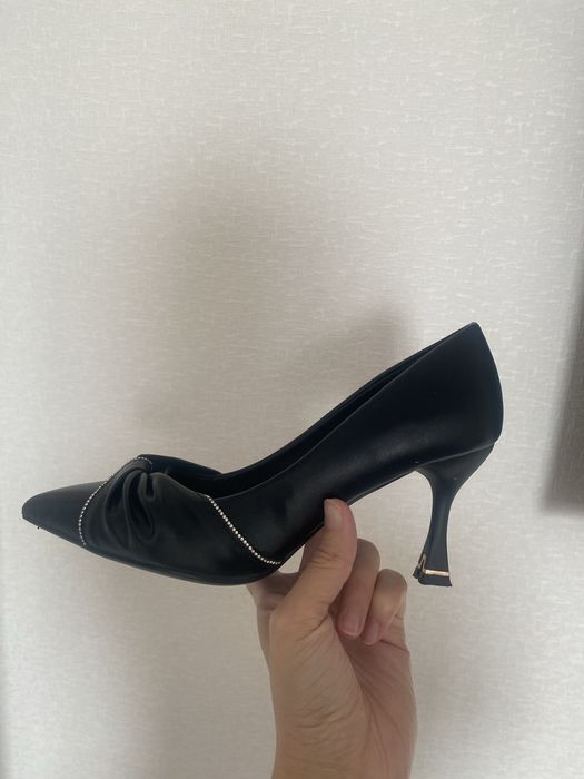Продам черные женские туфли