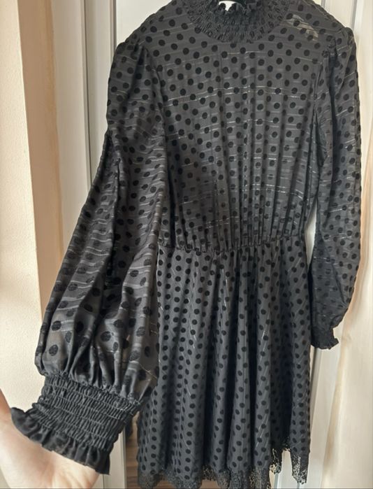 Rochie eleganta din voal cu buline de catifea