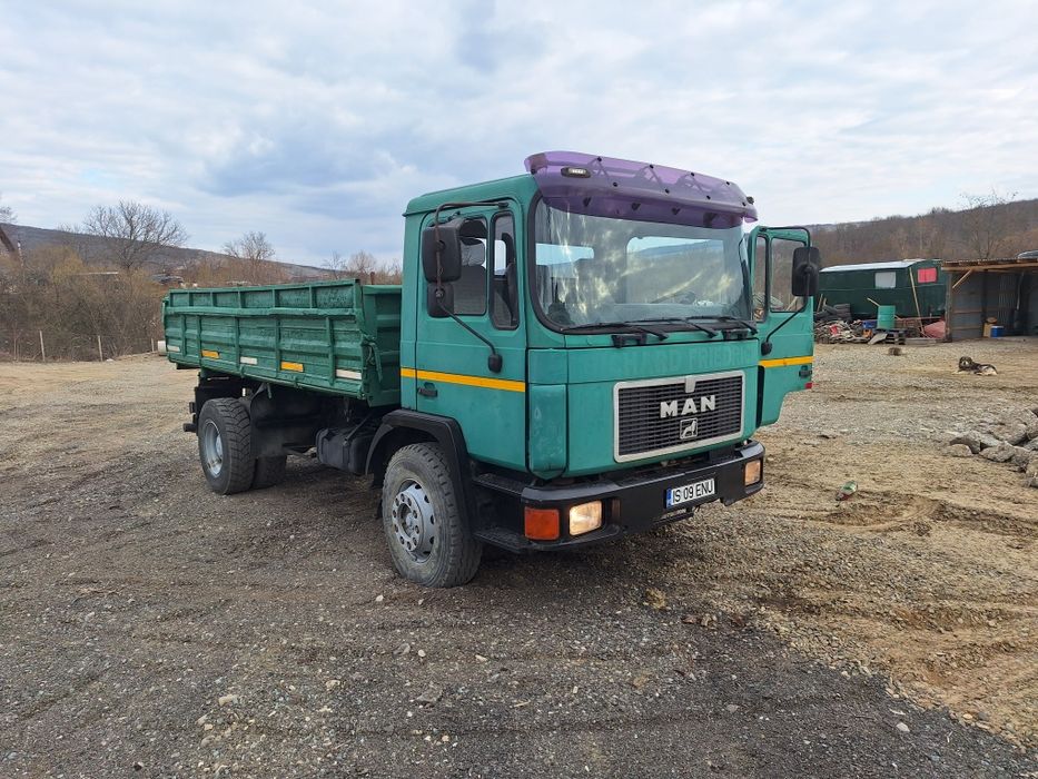 Man 18 t basculabil.