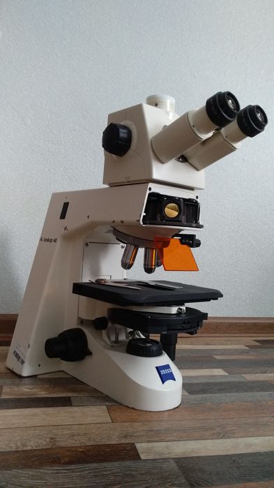 микроскоп ZEIZZ .