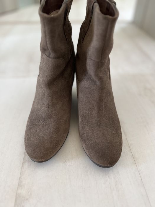 Ghete piele intoarsa