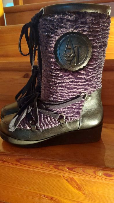 Продаю зимние сапоги от Armani Jeans.  Новые.