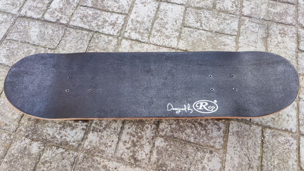 Vând skateboard ediție limitată