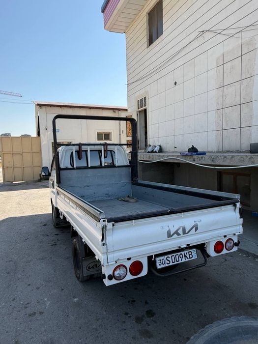 Kia bongo sotiladi srochno