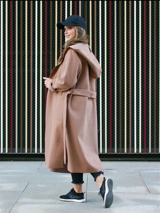 Пальто с капюшоном демисезонное