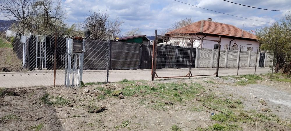 Teren intravilan Rm Valcea 1275 mp  fundatie 100 mp autorizatie