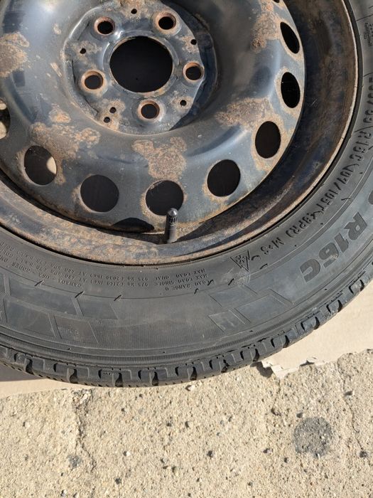 2 Jante R16C Mercedes si Pirelli 205 65 R16C (cauciucuri de iarna)