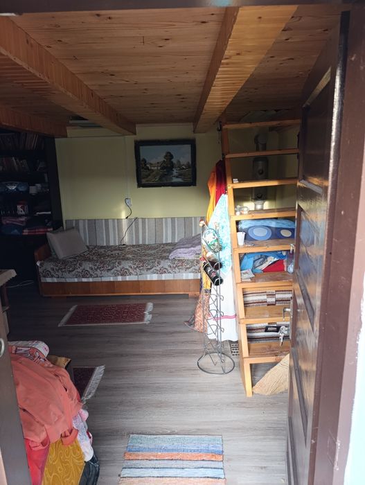 Casa de vanzare cu pivnita.