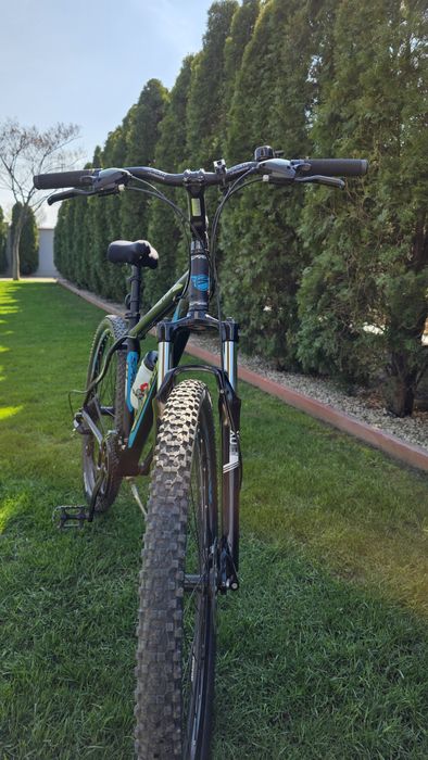 Sprint Maverick 29" 2017 hardtail, marime cadru L
super funcționala, folosita foarte puțin (cca 1000km), silentioasa si fara defecte ascunse.
Cadru: A