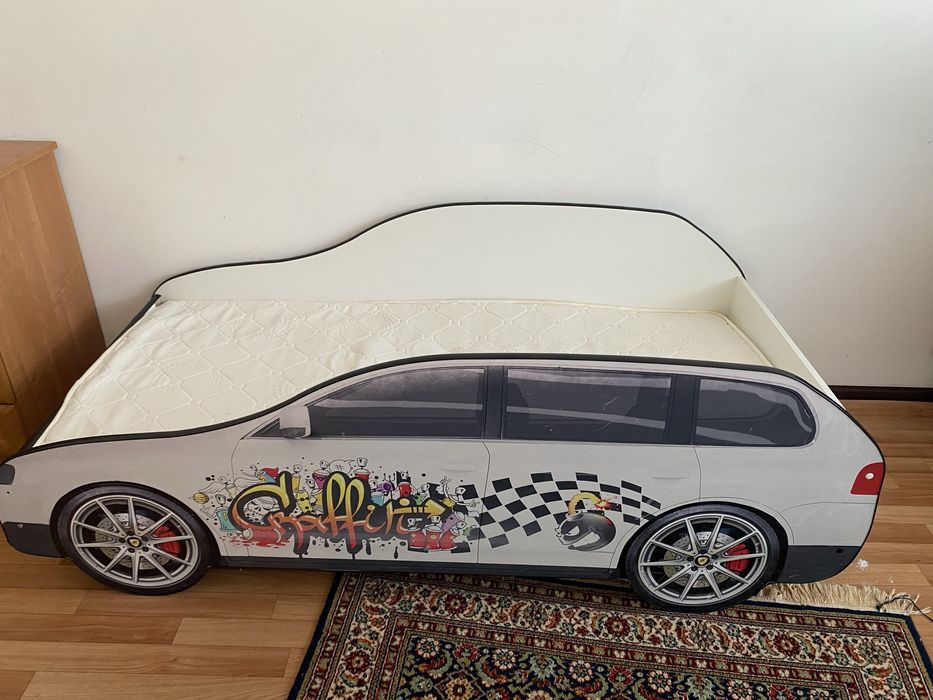 Детская кровать-машина