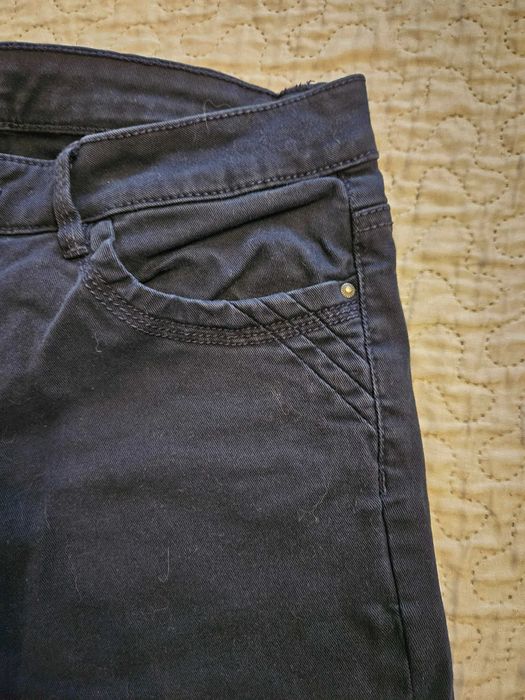 Дънки Esprit по тялото с ципове на крачолите