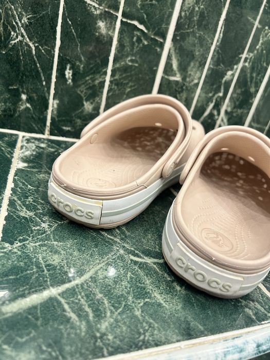 Vand 2 perechi de crocs