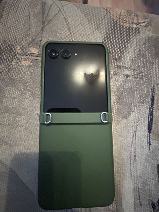 Motorola50 ultra razr