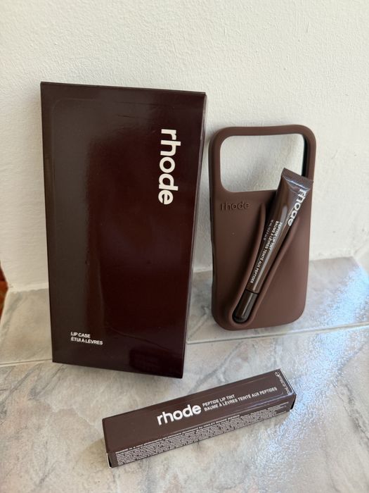 diverse culori husa rhode cu lipgloss iphone 17 pro