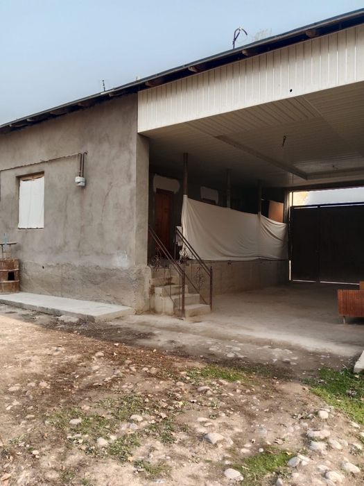 Uy sotiladi  narxi 40 ming aqsh dollr