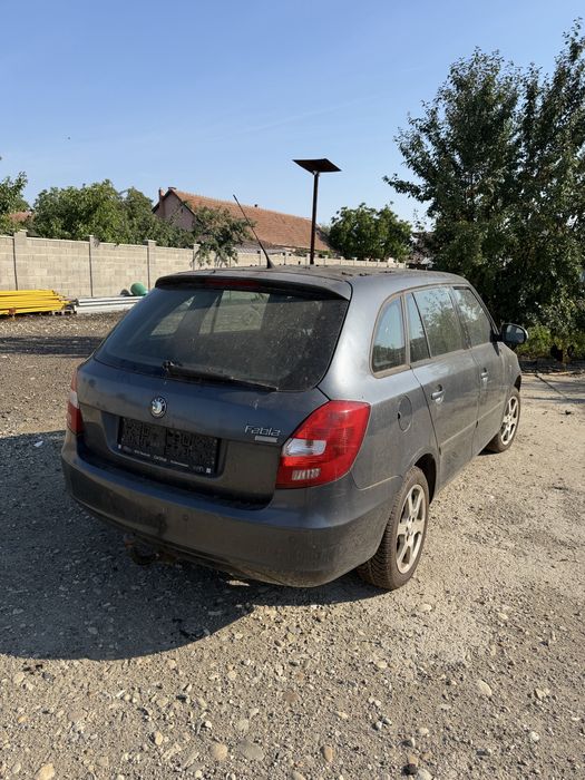 Dezmembrez skoda fabia 2\1.9tdi\bls\2009