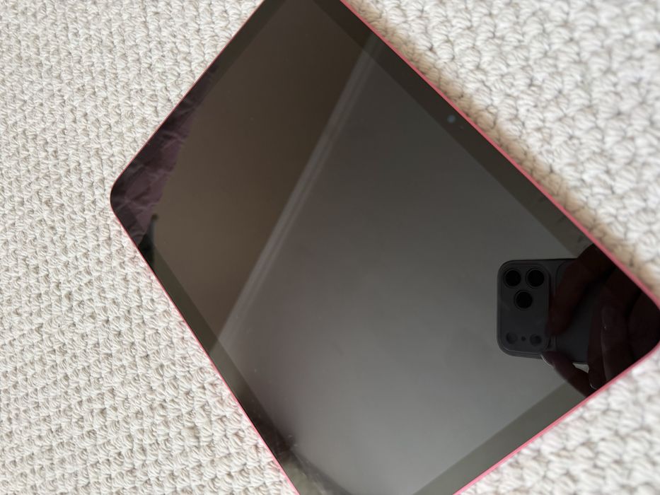 Продам  айпад А16 2025 год