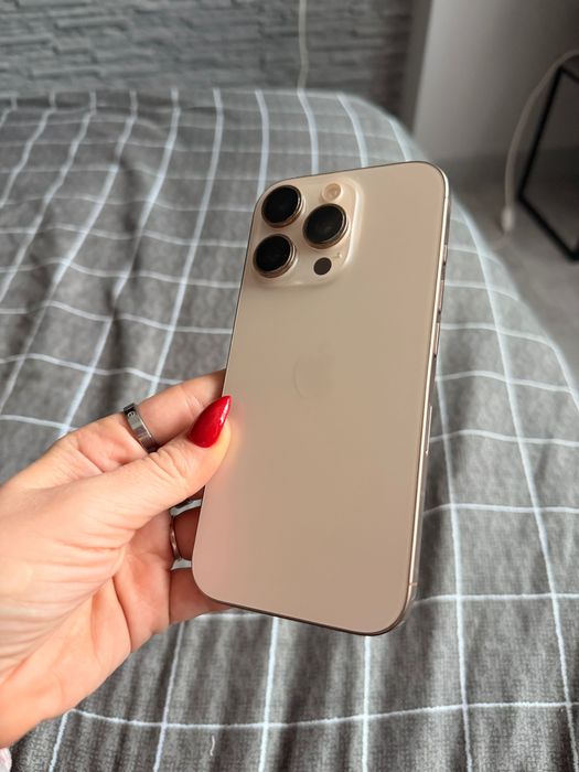 iPhone 16 pro Desert Titanium
