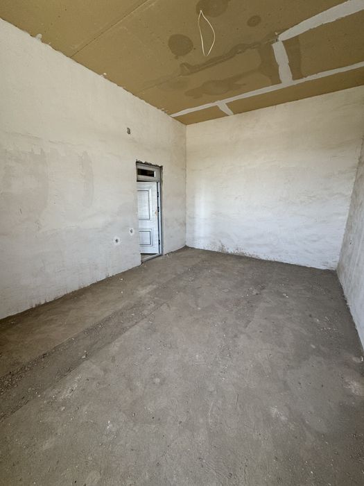 Srochno 1 xonali uy sotiladi Arzonga