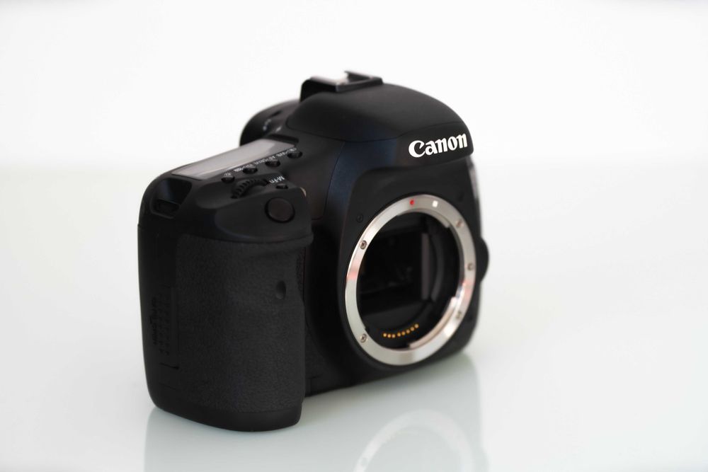 Super ocazie! CANON 7D FullBOX practic nou - doar 2ooo cadre + card CF