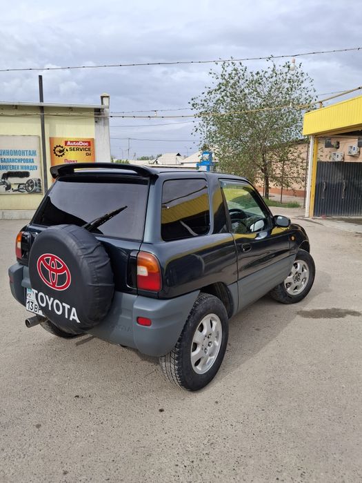 Toyota Раф4 1996года обюом2.0