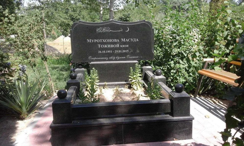 Памятники из мрамора и гранита.