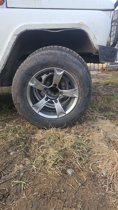 Продам диски с резиной комплект