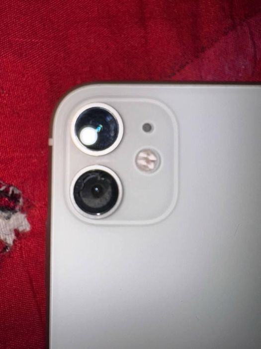 iPhone 11 в хорошем состоянии