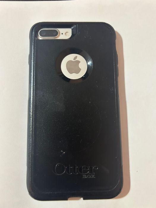 Телефон iPhone 7 plus 128 GB и калъф Otter