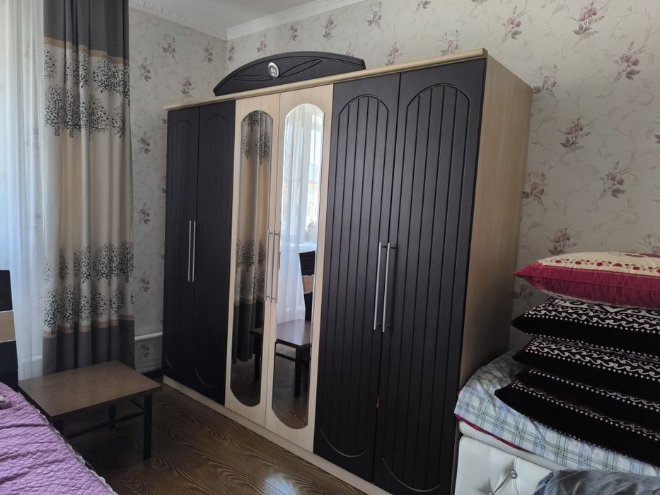 Продаётся спальный гарнитур.