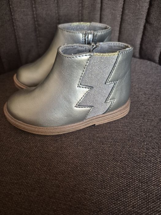 Zara baby ghete noi marimea 21